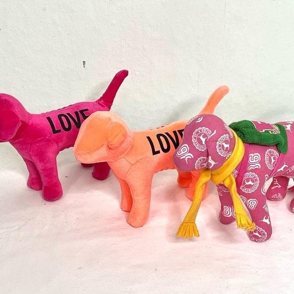 PINK VS COLLECTIBLE ICONIC PLUSH DOG LOT OF 4 - Picture 4 of 8